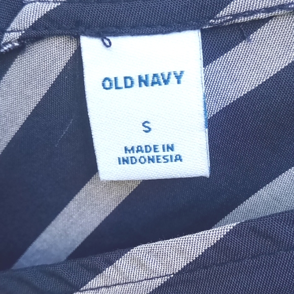 Old Navy Loose Fitting Striped Tank Top 🆕 - Picture 4 of 7